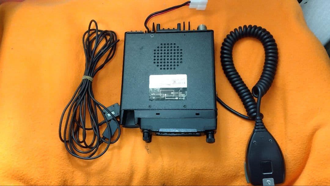 ICOMディユアルバンドIC-207