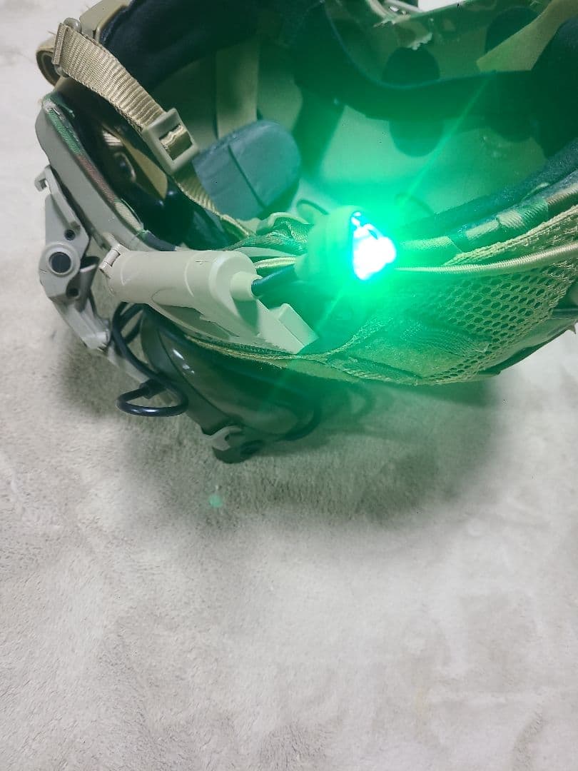 タクティカルヘルメット マルチカム ストロボ・サイドライト・ダミーイヤーマフ付き