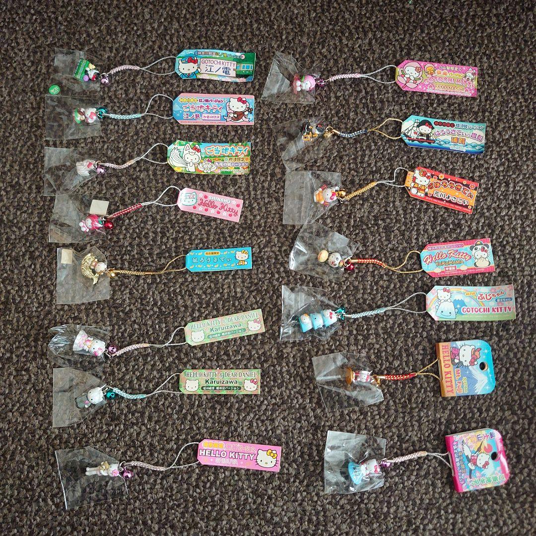 【期間限定値下げ中】キティ　グッズ　ご当地根付けストラップなどまとめ売り　63点