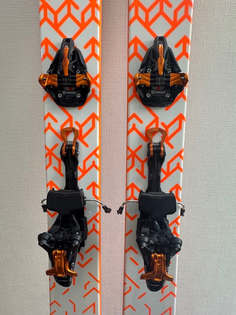 ブラッククロウズ ノクタ185 • マーカーキングピン13 •ポモカ シール付き