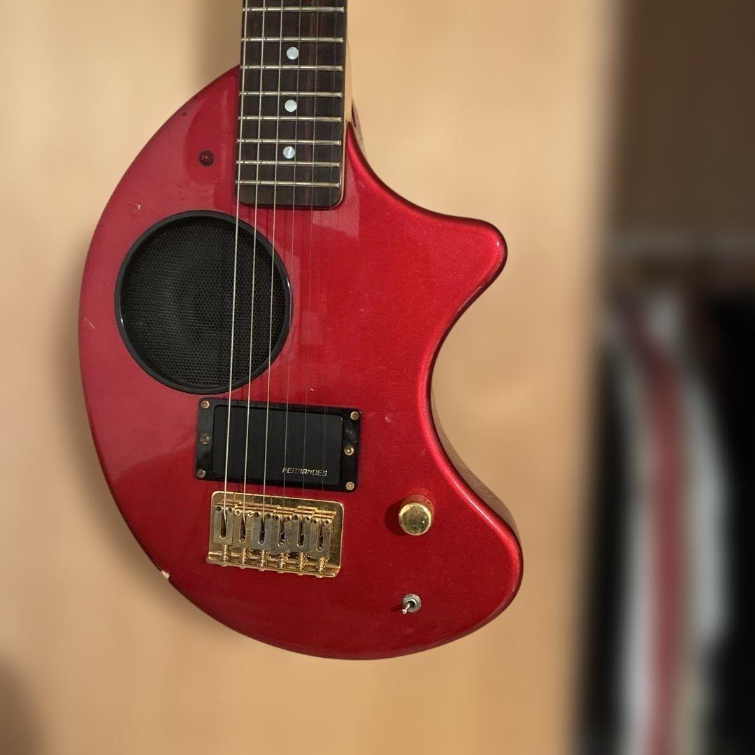 Fernandes zo-3レッドエレキギター 内蔵スピーカー付き