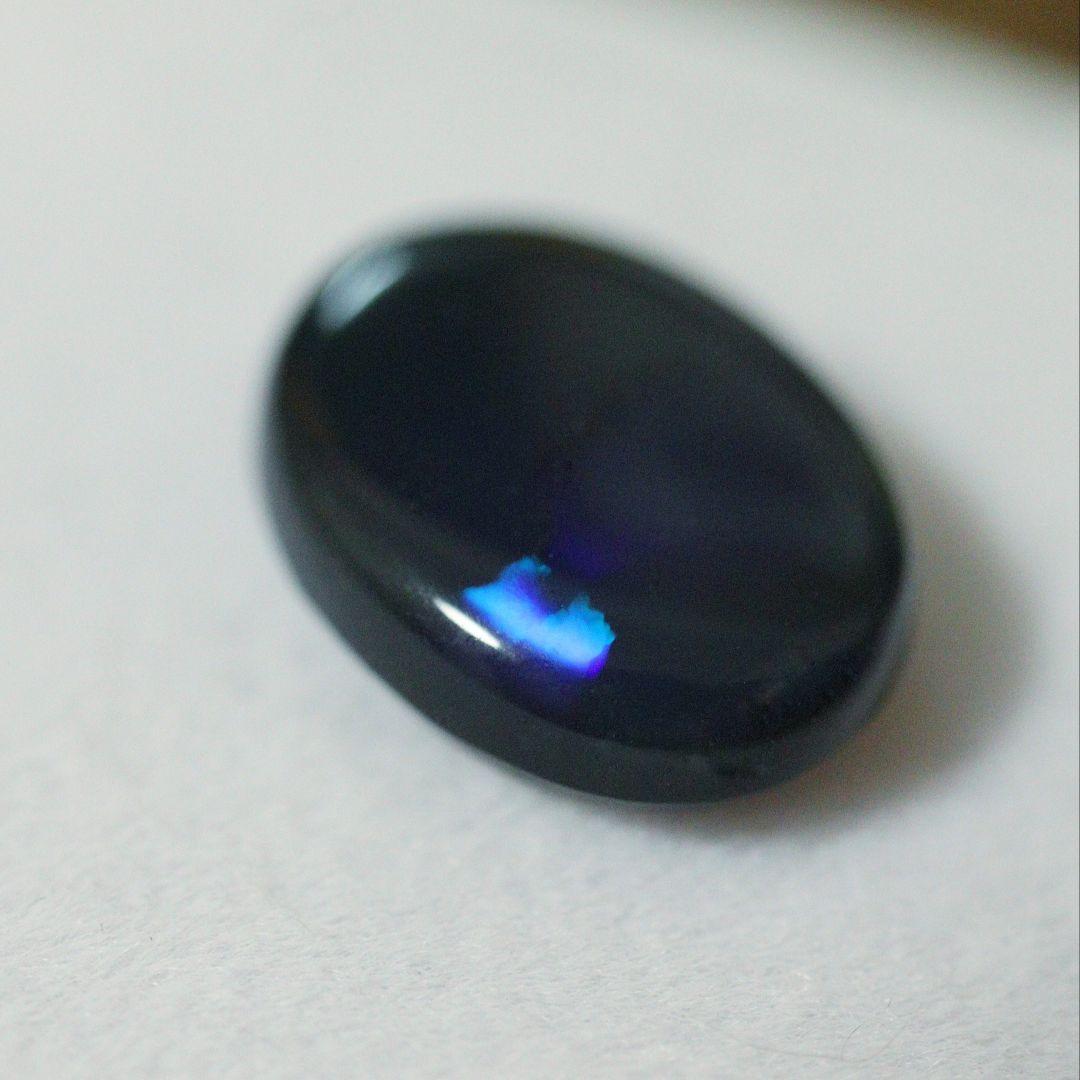 大粒3.86ct オーストラリアライトニングリッジ産　ブラックオパール B022