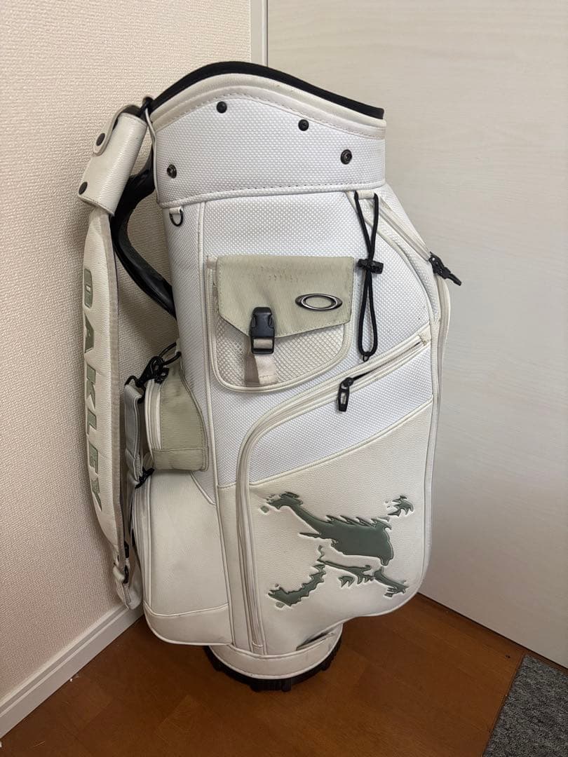 オークリー スカルデザイン　キャディバッグ　ホワイト