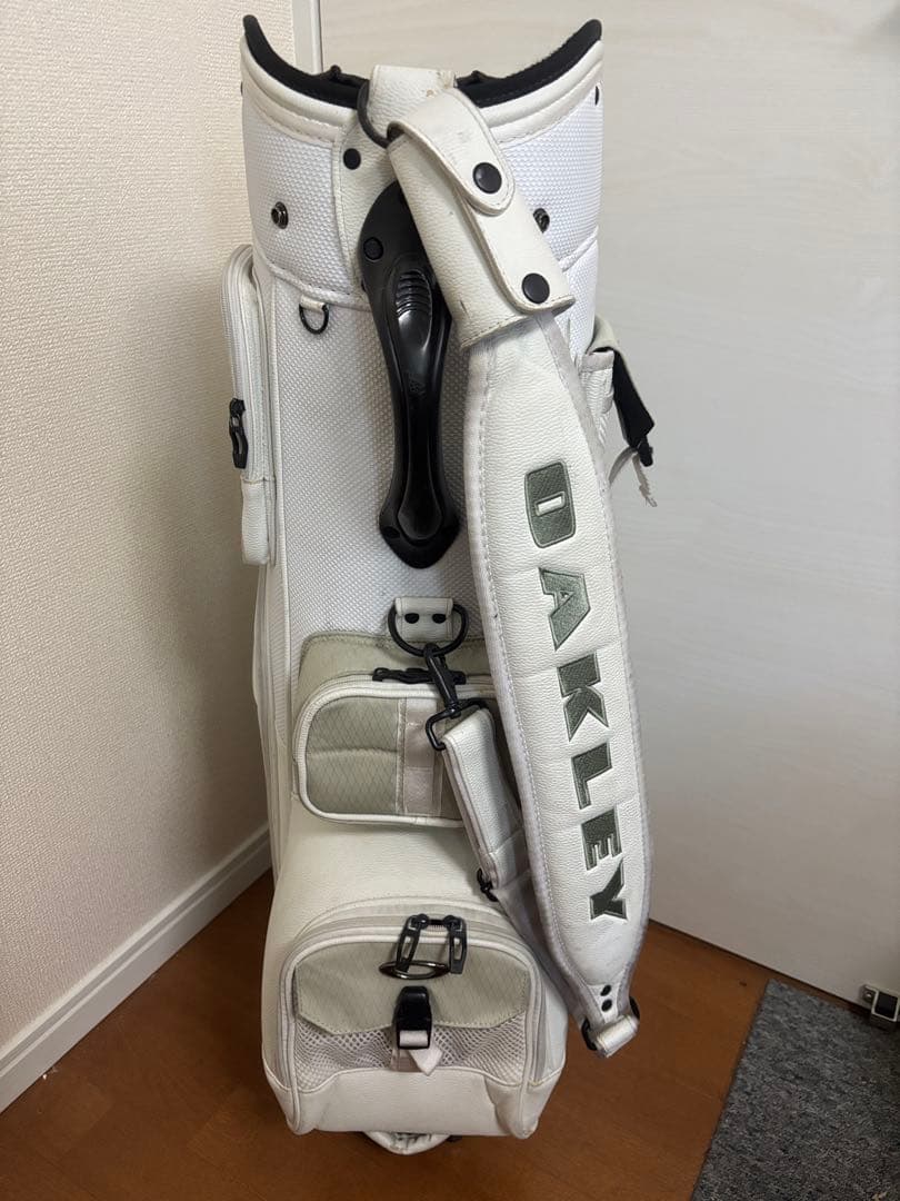 オークリー スカルデザイン　キャディバッグ　ホワイト