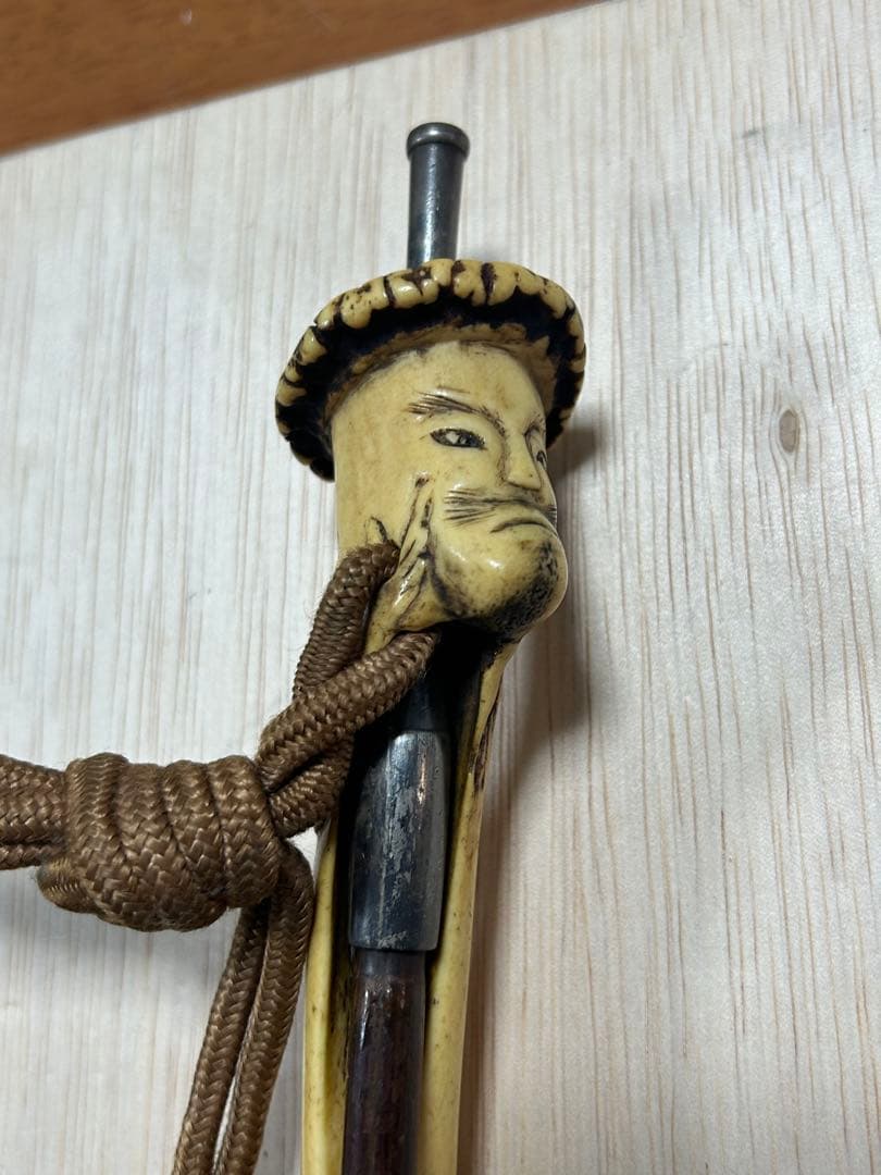 珍品 古い鹿骨の煙管入れと銀製のキセル 印有り