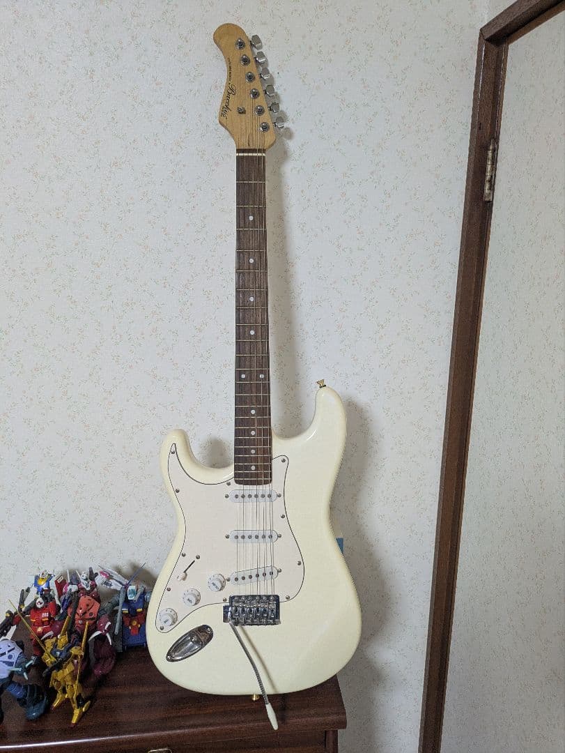 Bacchus 　エレキギター　バッカス　ストラト　レフティ　左利き　ホワイト