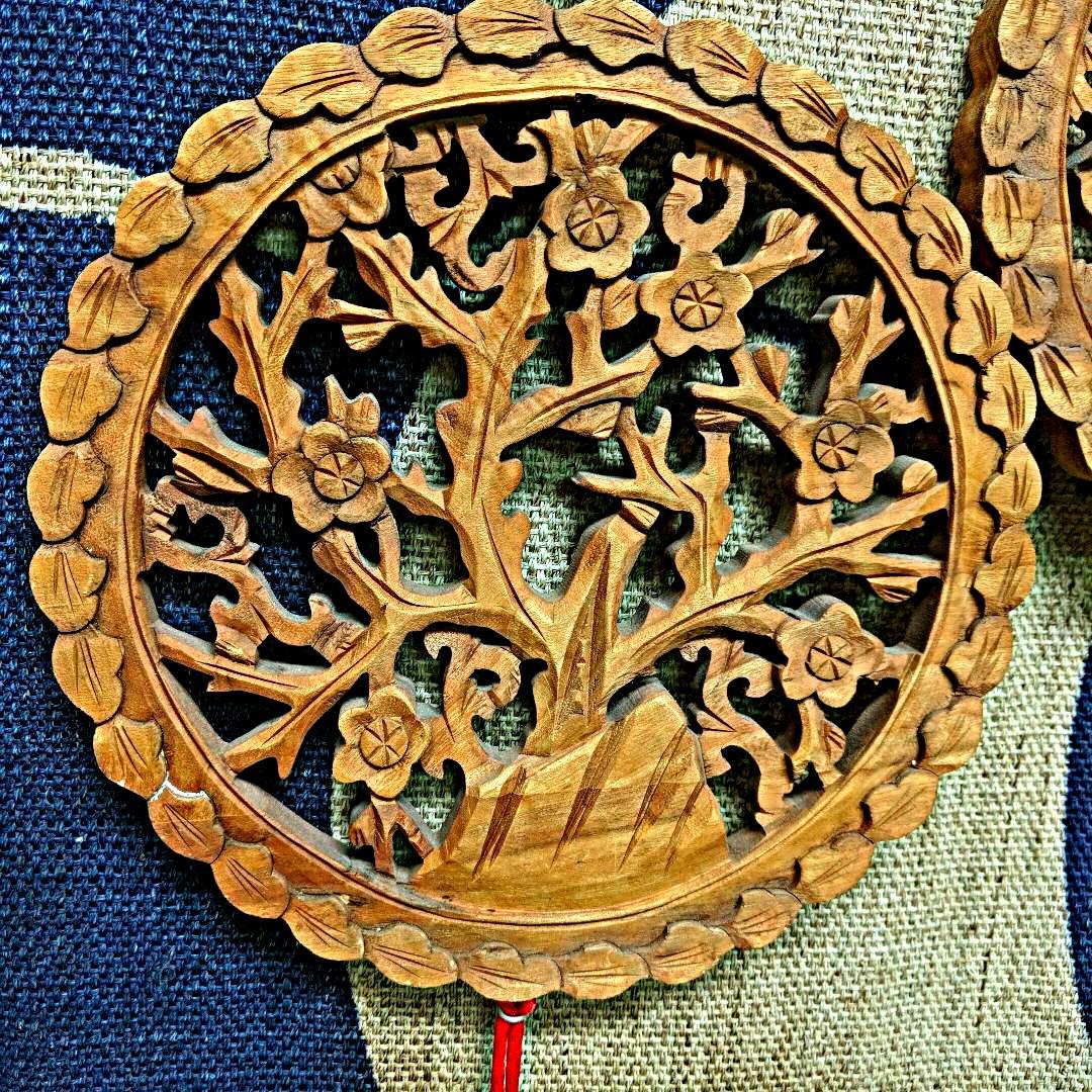 今だけ値下げします!　　　　　　　　　　　リリーフ木彫り壁掛け　4点セット