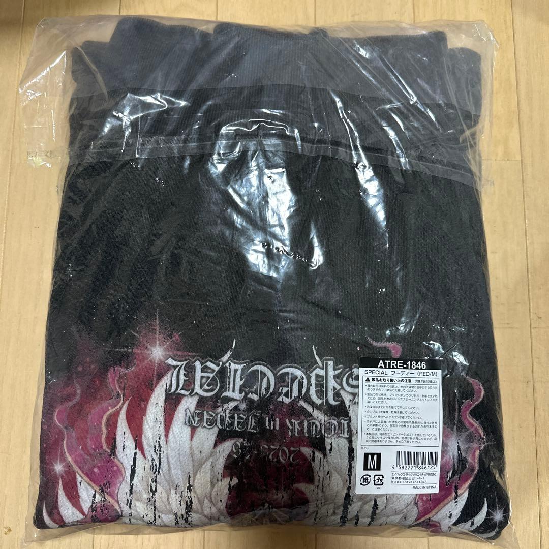 TREASURE PULSE ON SPECIAL フーディー（RED）