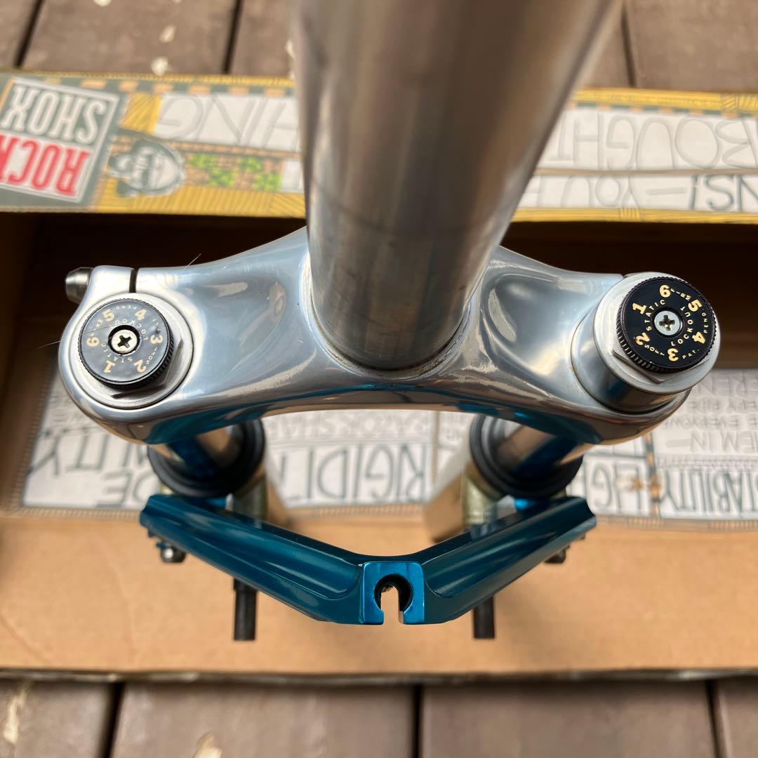 ROCK SHOX サスペンションフォーク マグネシウム製オーバーサイズ