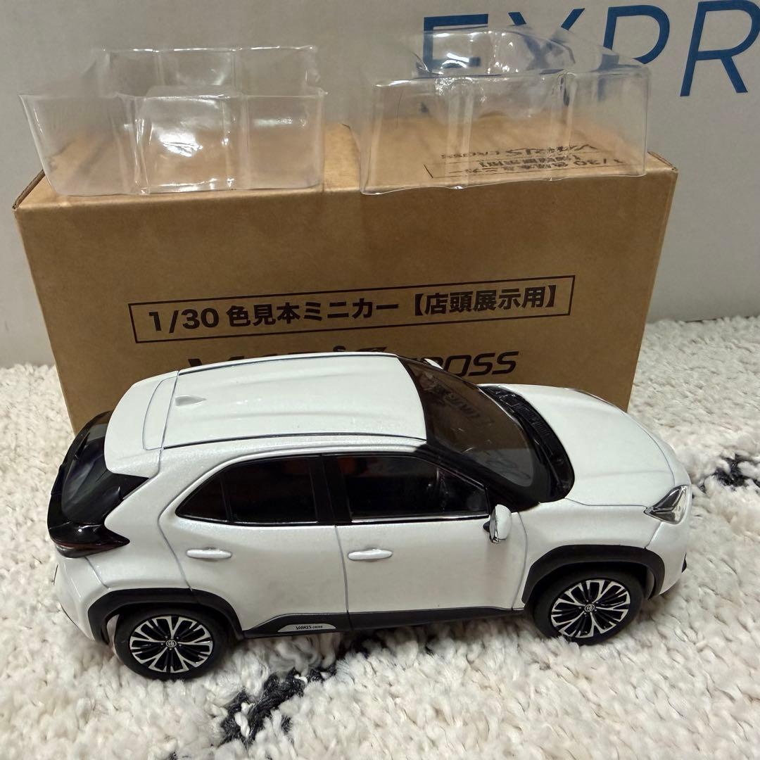 トヨタ ヤリスクロス カラーサンプル ミニカー