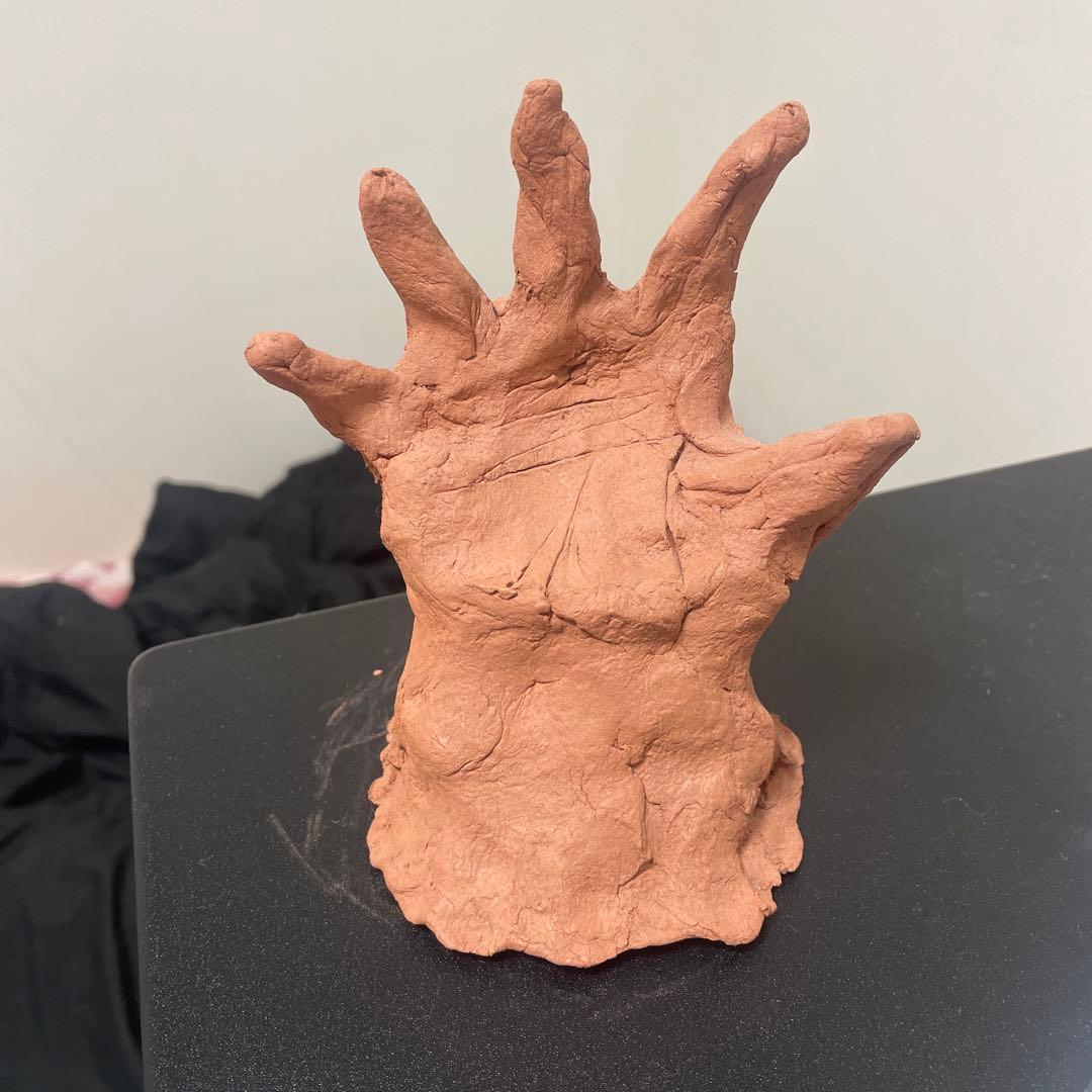 粘土作品　芸術　小学生　手　インテリア　置き物