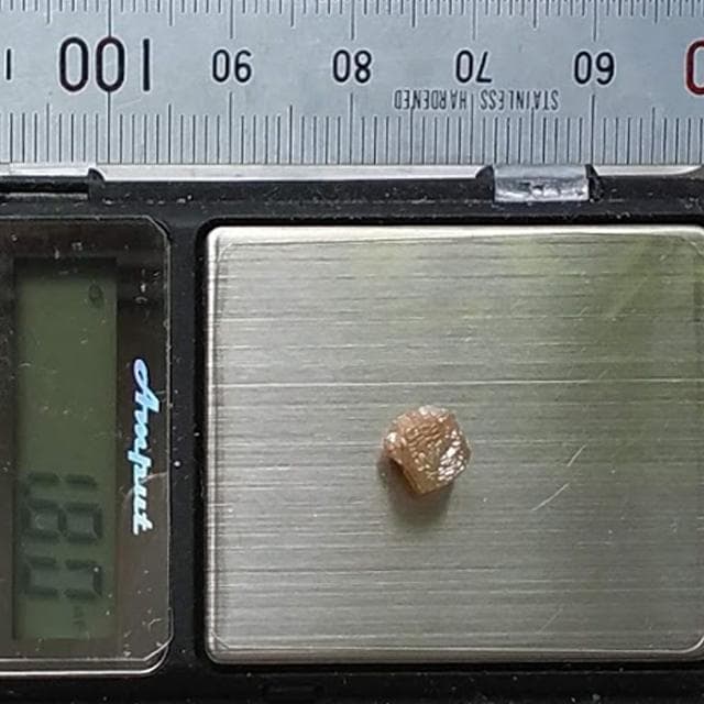 1.8ct　花冠ダイヤ　ダイヤモンド　原石　鉱物標本　結晶　カラーダイヤ