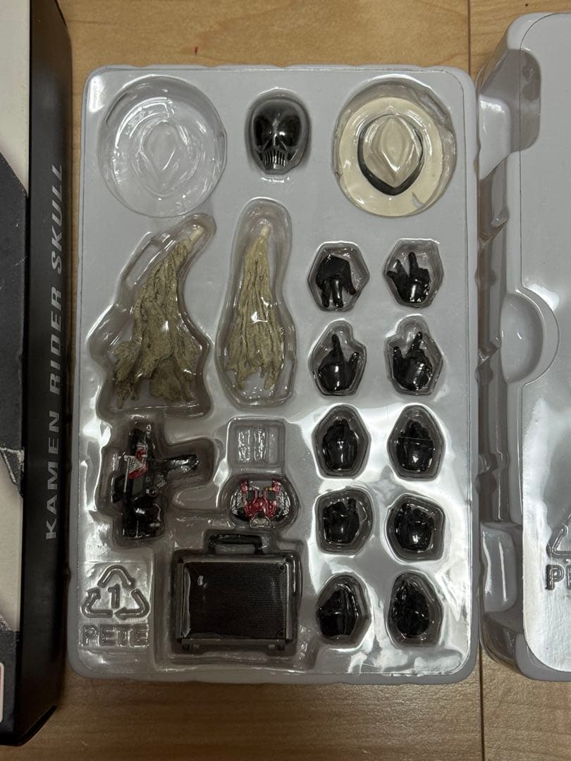 仮面ライダー スカル フィギュア ※帽子のパーツひとつと、メモリが欠品しています