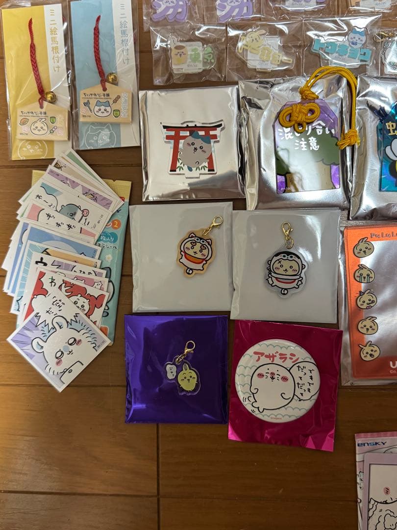 ちいかわ　缶バッジ　リルチャーム　キーホルダー　くじ