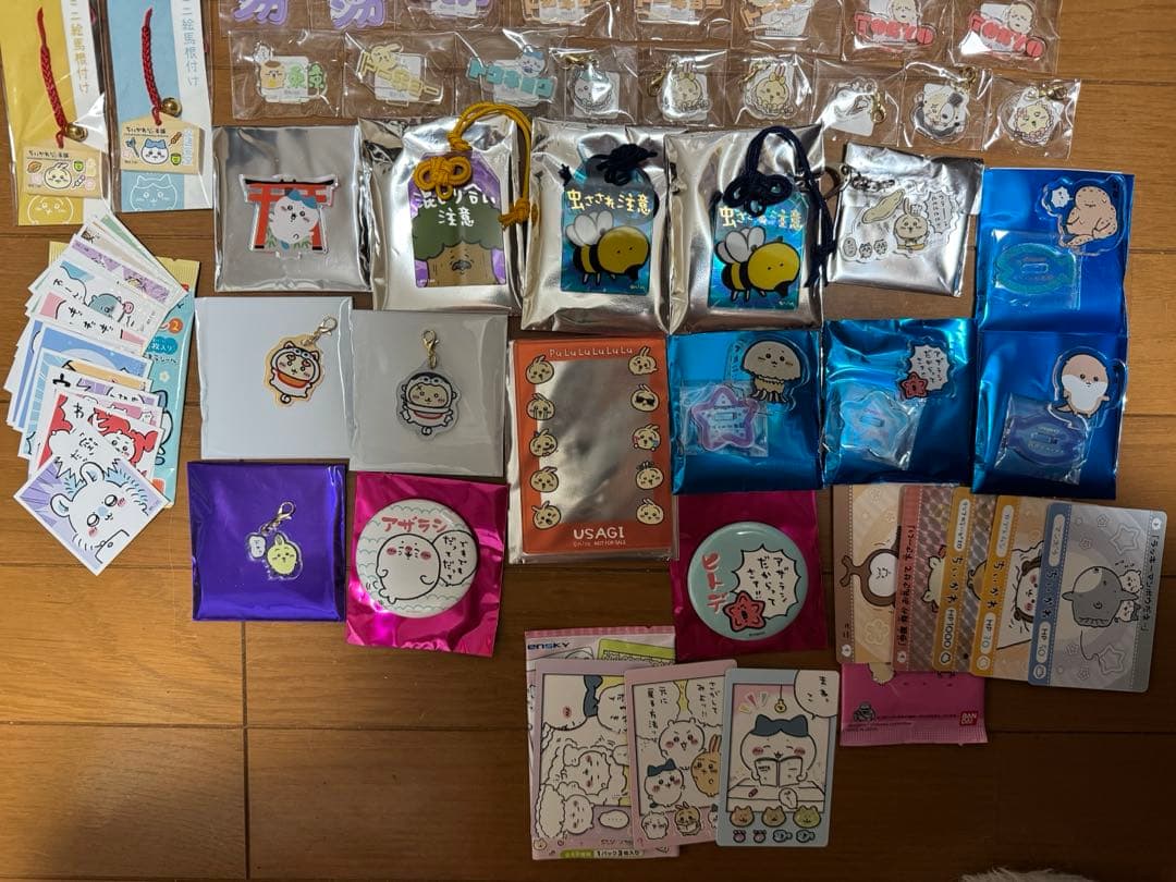 ちいかわ　缶バッジ　リルチャーム　キーホルダー　くじ