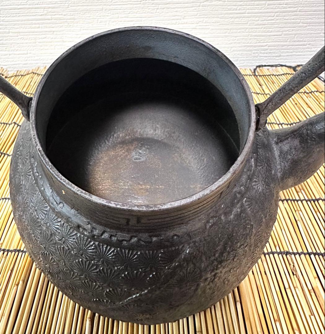 ＵＳＥＤ品 南部岩鋳四代目清末作 真作保証　２３型 松葉文様　南部鉄瓶