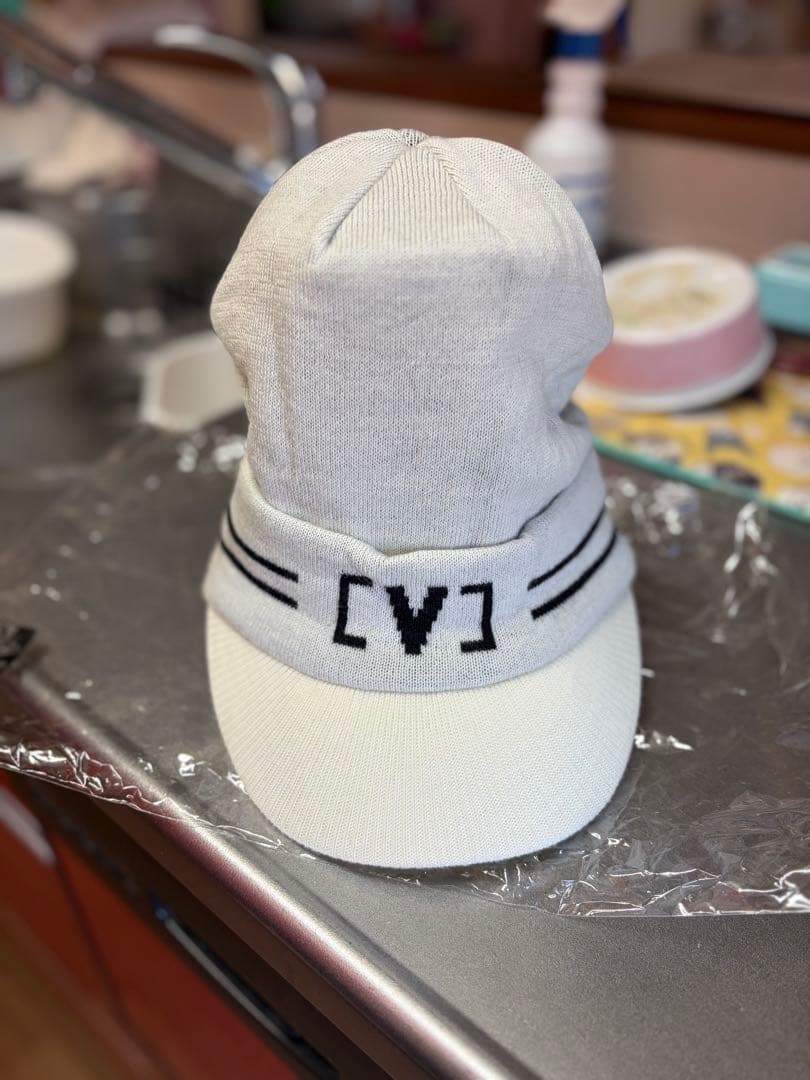 新品タグ付】V12 LUX ゴルフ オスロキャップ ホワイト フリーサイズ