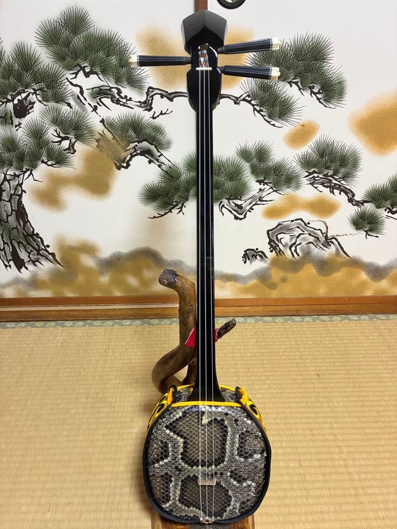 沖縄三線！貴重！知念大工型！本蛇皮！本張り！【一枚張り】