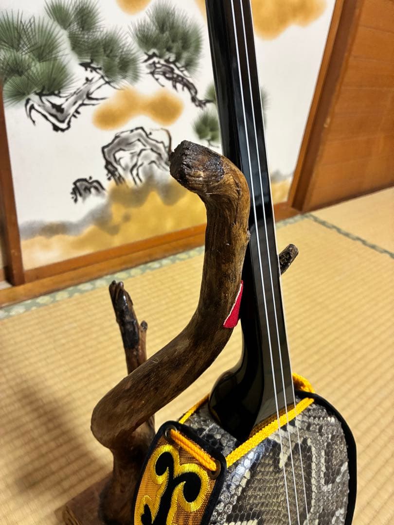 沖縄三線！貴重！知念大工型！本蛇皮！本張り！【一枚張り】