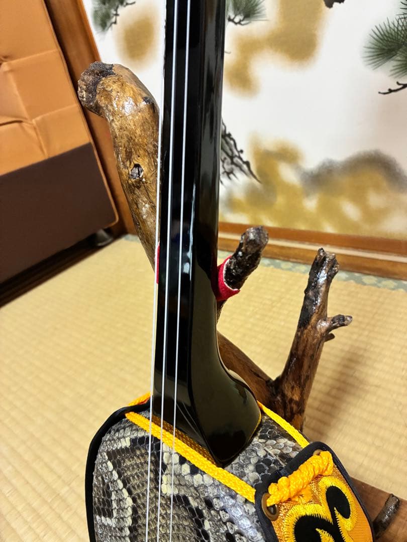 沖縄三線！貴重！知念大工型！本蛇皮！本張り！【一枚張り】