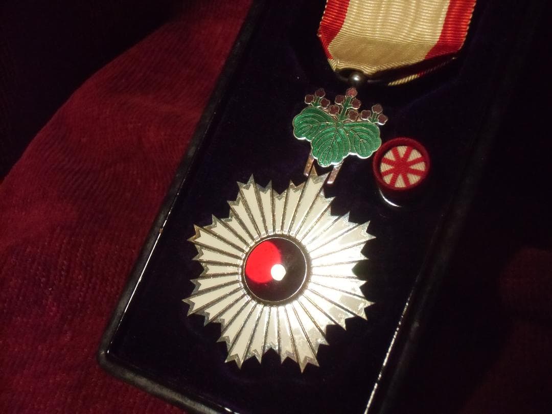 S*r様 ●日本の勲章/徽章/日本軍＊ ＊勲五等双光旭日章（実物）