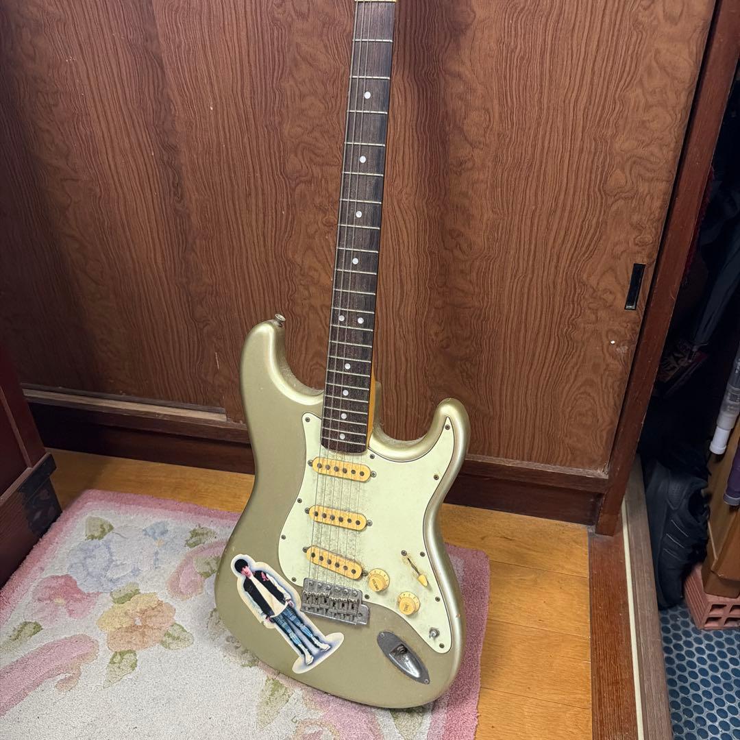 Fender Stratocaster シルバー in Japan