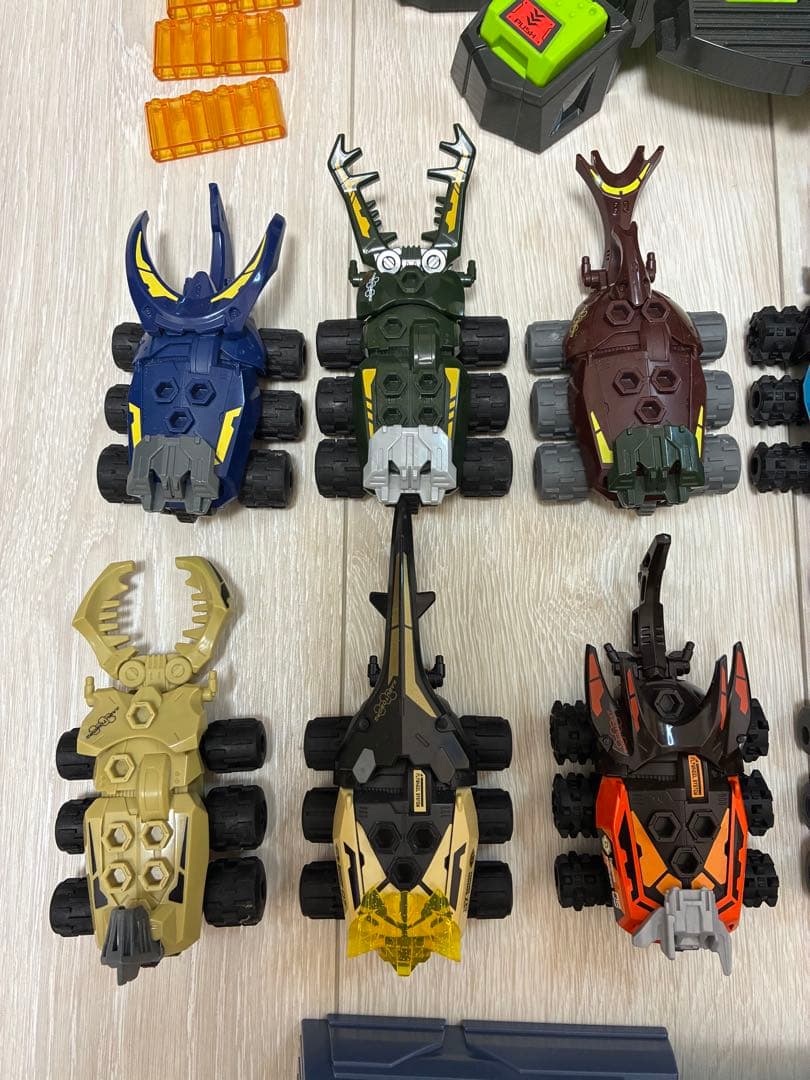 カブトボーグまとめ売り　12体&フィールド
