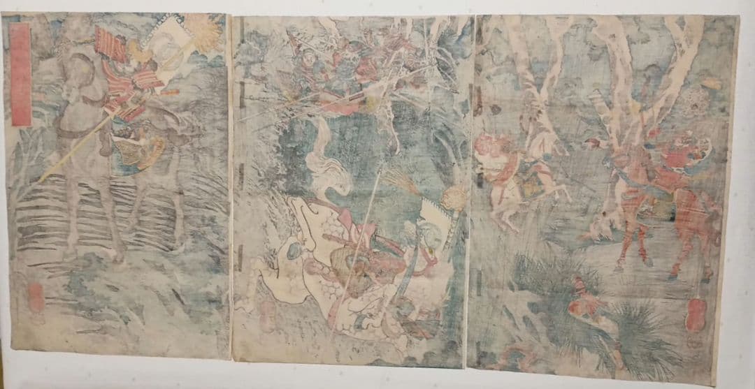 浮世絵版画、太平記合戦之図 三枚綴り歌川国芳画、弘化4年～嘉永5年出版