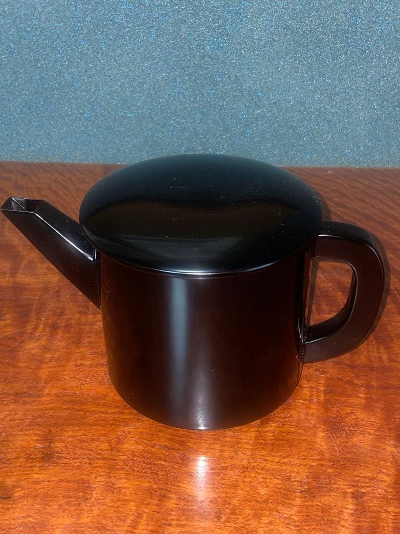 黒いプラスチック製茶道具