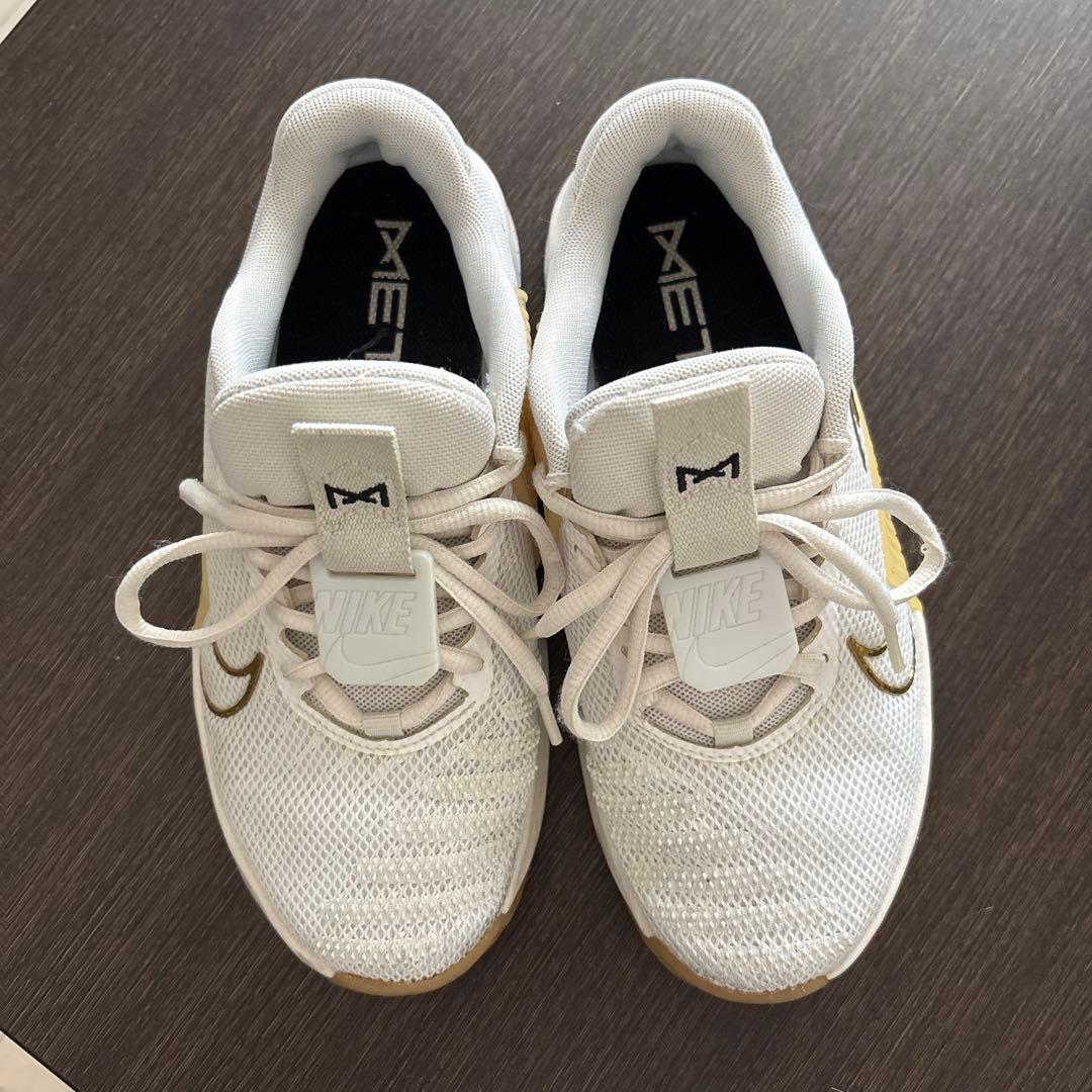 NIKE メトコン23.5