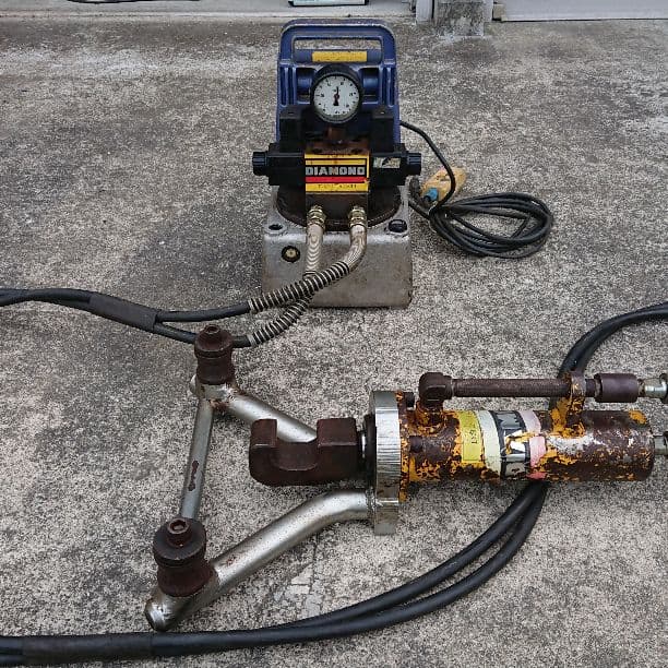 値下げ  鉄筋曲げ機(送料込に致します)