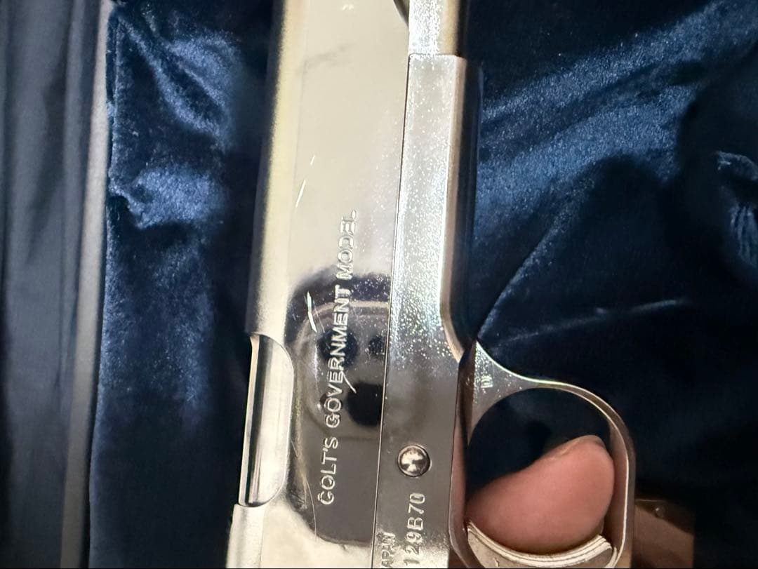 コルトガバメント　ニッケルフィニッシュ