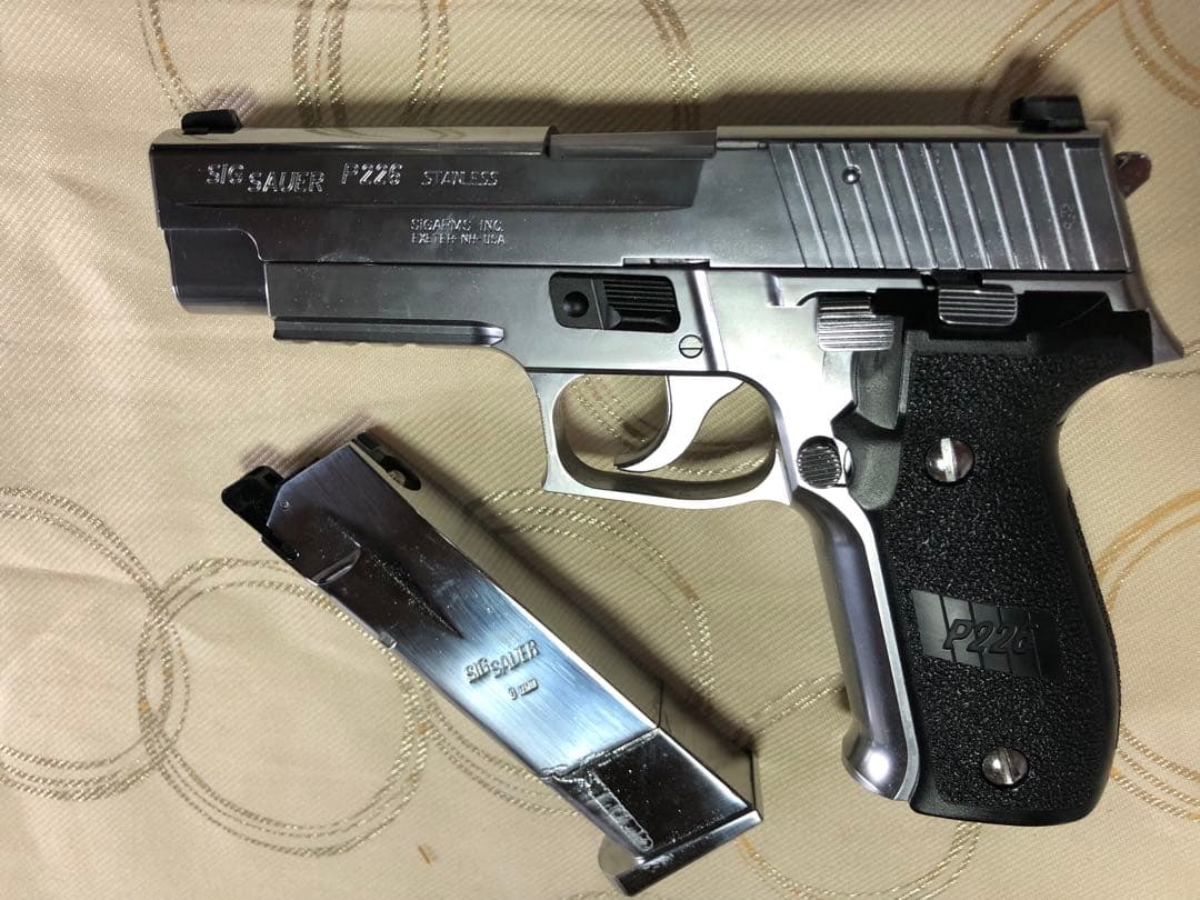 東京マルイ SIG SAUER P226 RAIL ガスガン　18禁