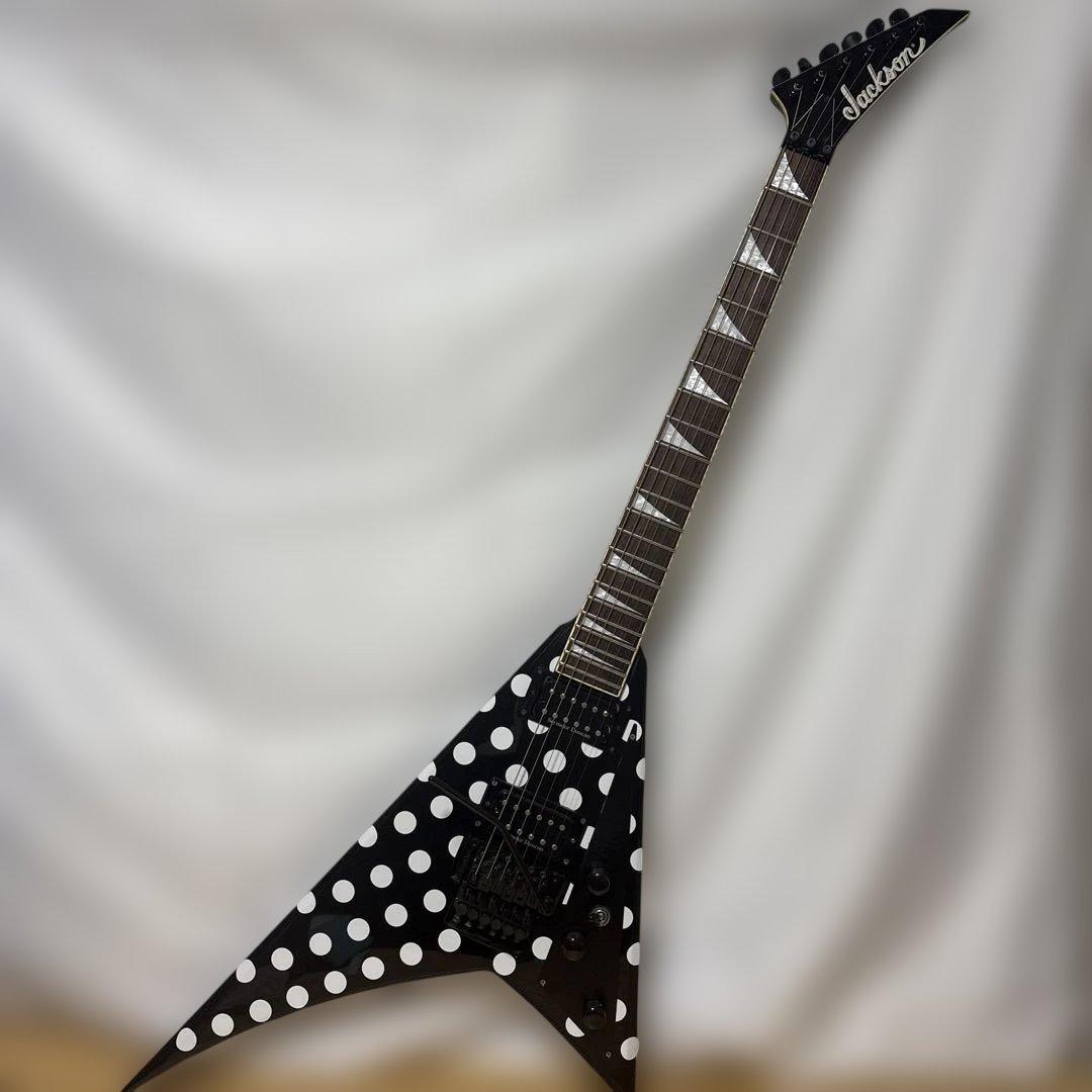 Jackson V型 エレキギター ブラック/ホワイト