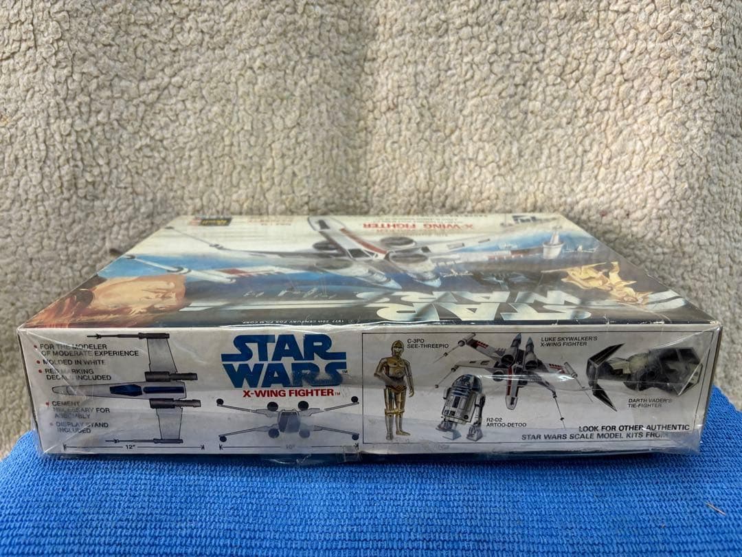 スターウォーズ　 超レアなお宝付き(下敷き？）　プラモデル　X-wing