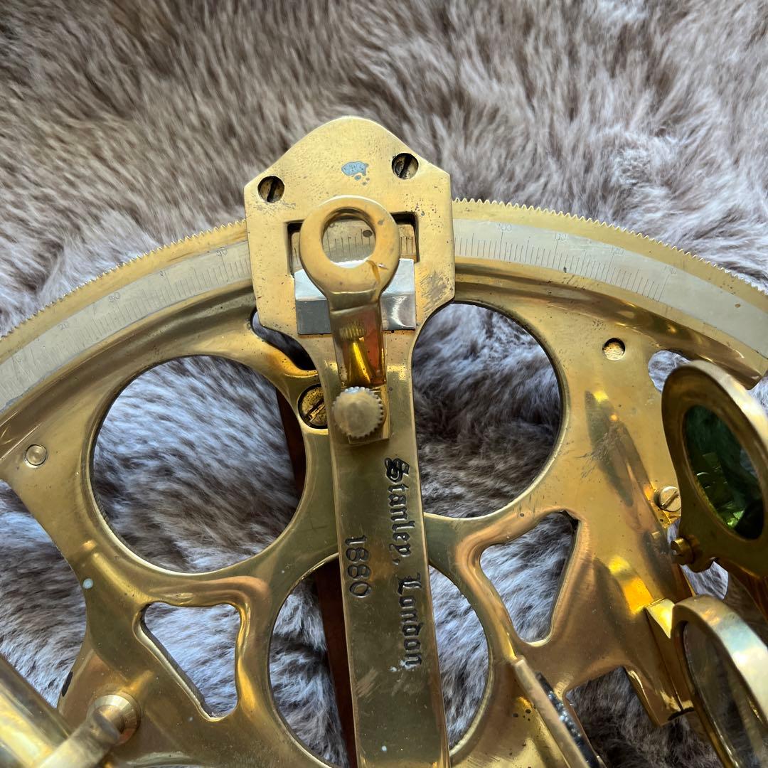 さらにさらにお値下げしました。何かの機器　航海用のような感じです。