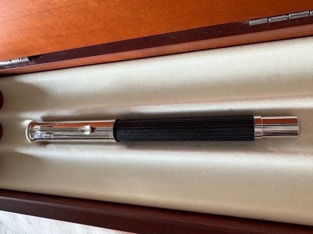 グラフフォン　ファーバーカステル　伯爵　エボニー　Fニブ