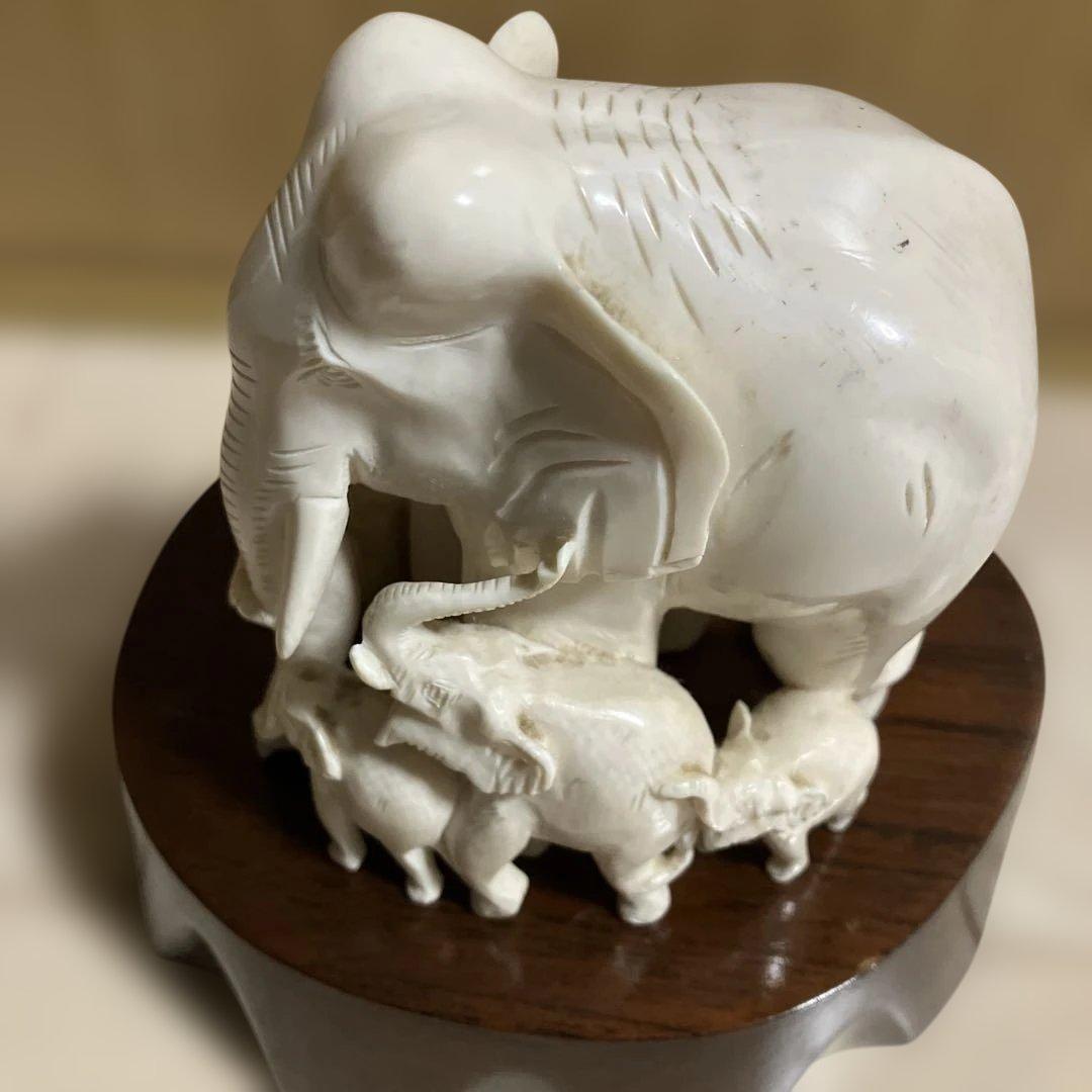 Y2555 高級彫刻　ゾウ　置物　オブジェ　 付属品　木の台付き