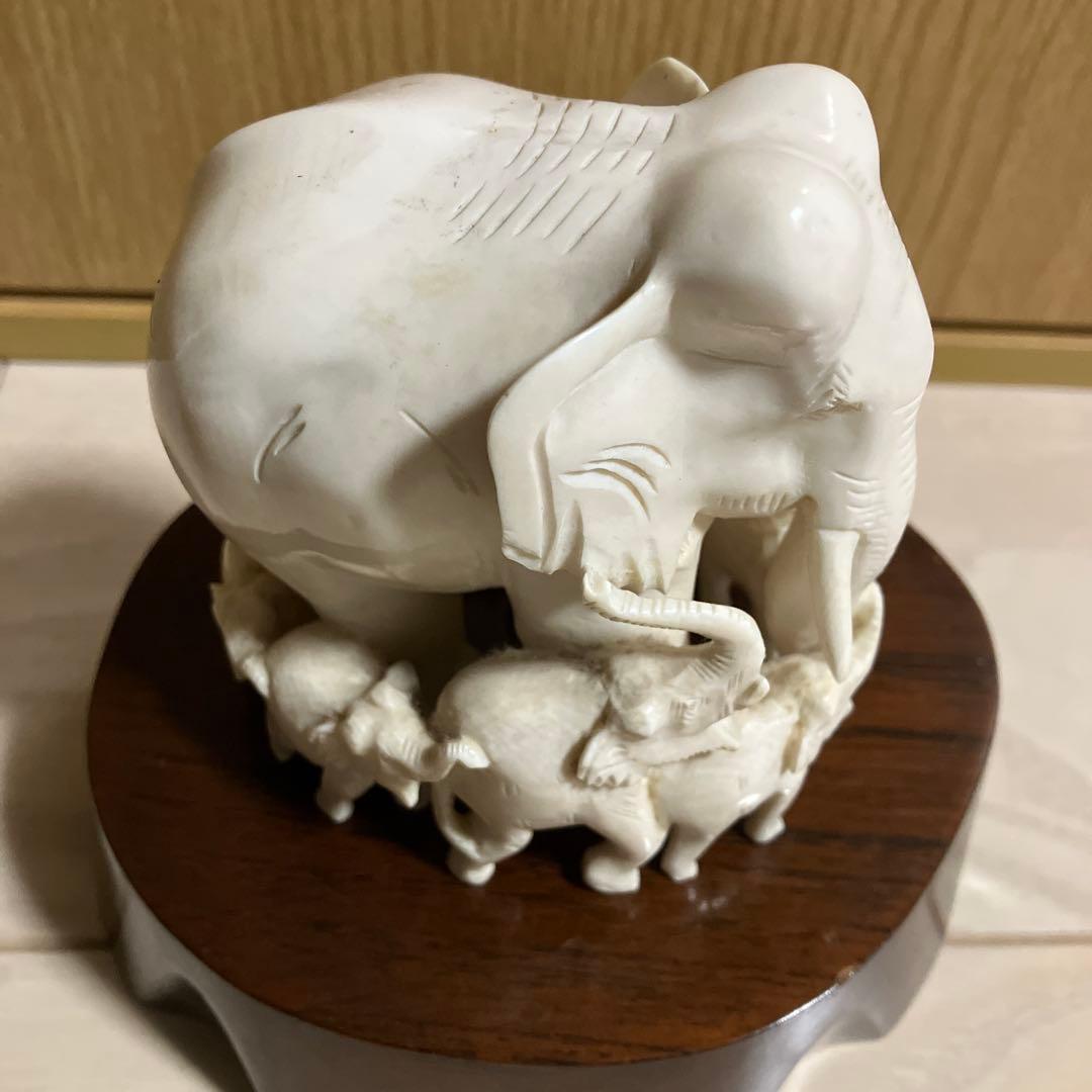 Y2555 高級彫刻　ゾウ　置物　オブジェ　 付属品　木の台付き
