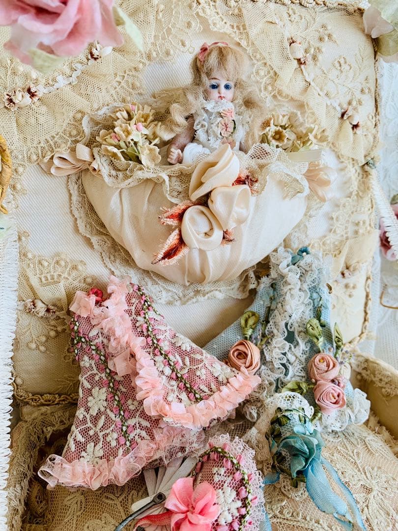 ※ réservé※ロココ装飾プレゼンテーションボックスミニョネットビスクドール