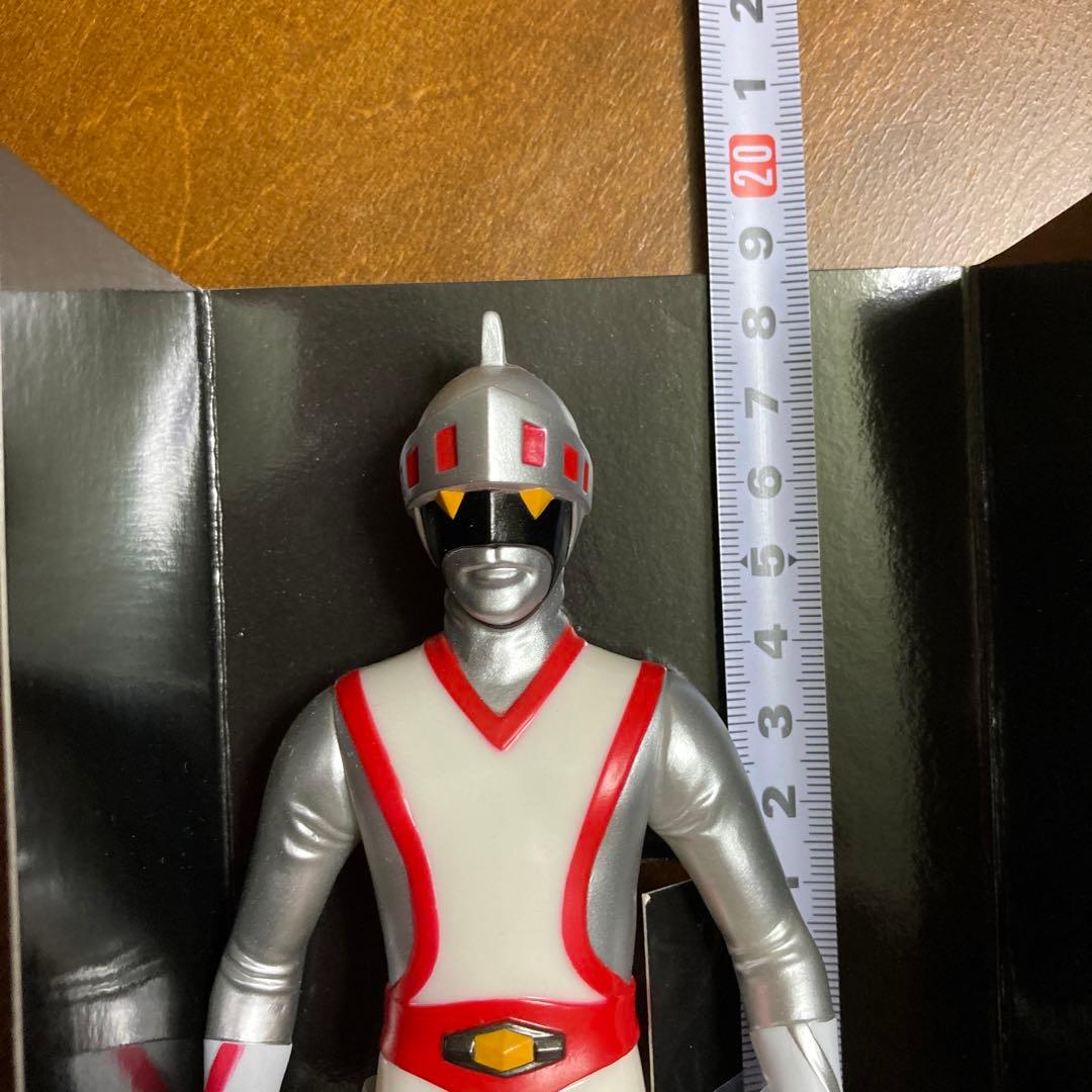 インスパイア　シルバー仮面　ジャイアント　ソフビ