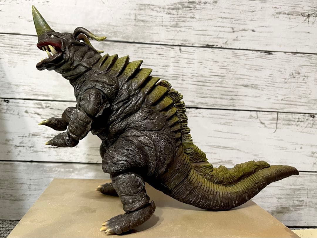 エクスプラス　ネロンガ　改造リペイント完成品