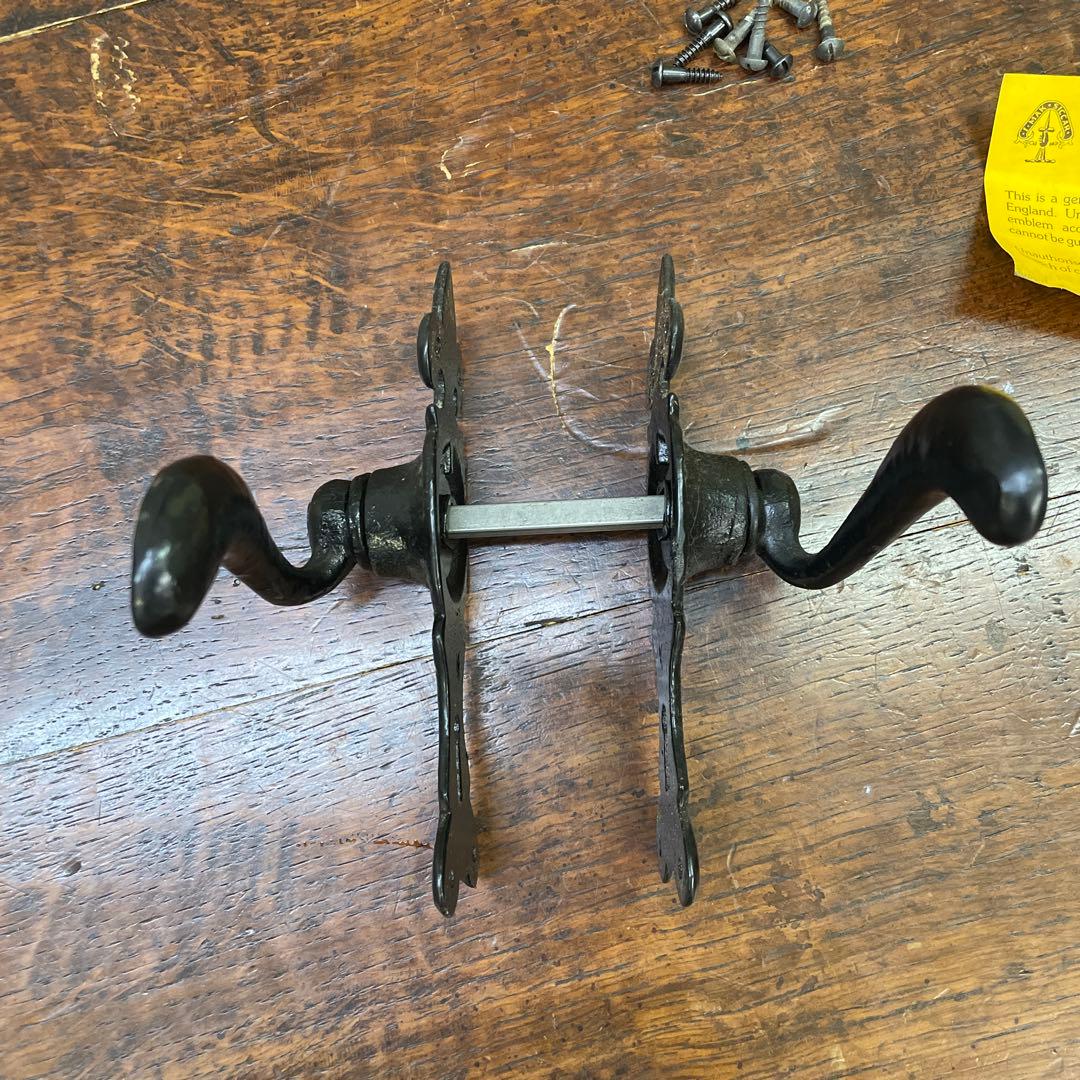 イギリスカークパトリック社製 アイアンのドアノブ ドアハンドル 鋳造で作る本物