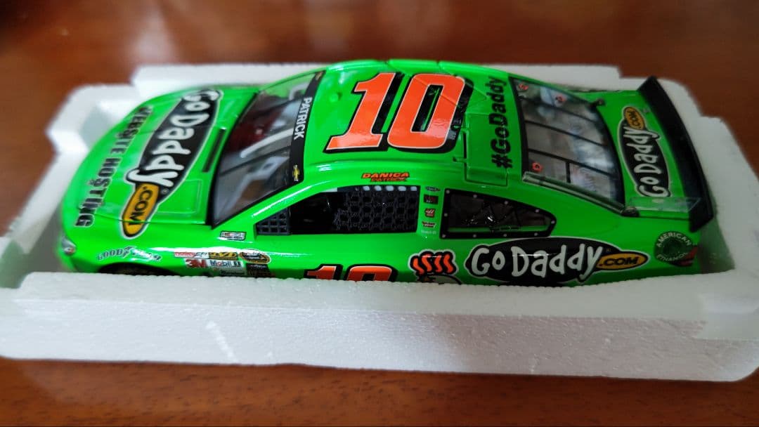 GoDaddy ダニカ・パトリック #10 ミニカー 2013年