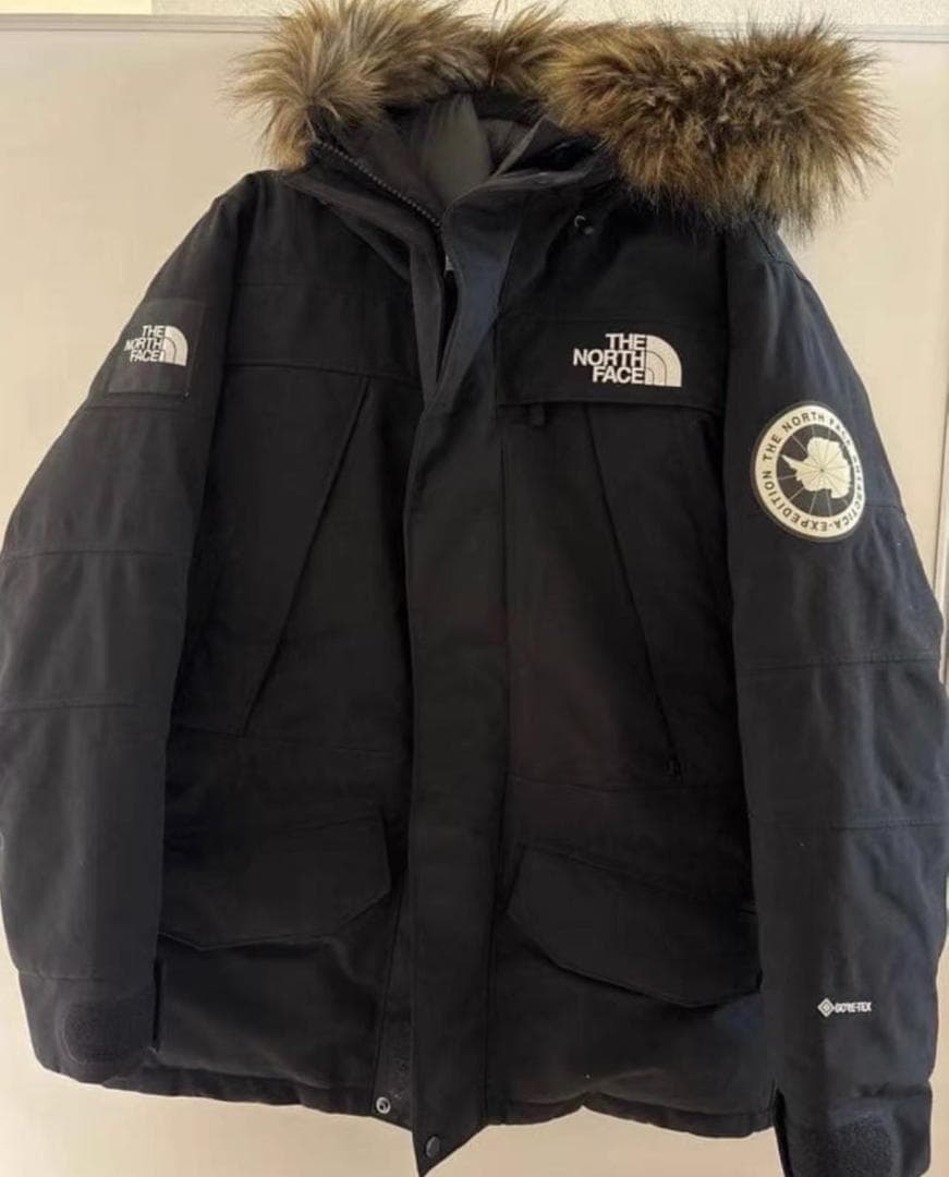 ノースフェイスのアンタークティカパーカー。防寒性抜群で冬のアウトドアに最適！