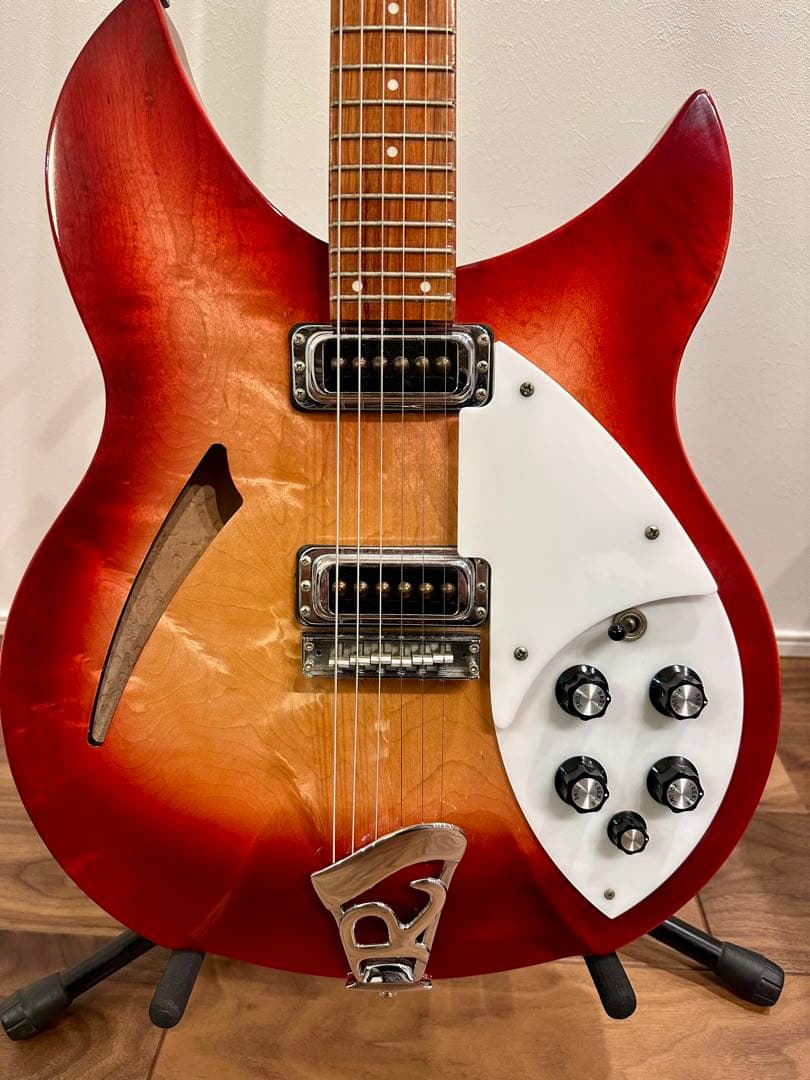 Rickenbacker <リッケンバッカー> 330 Firglo