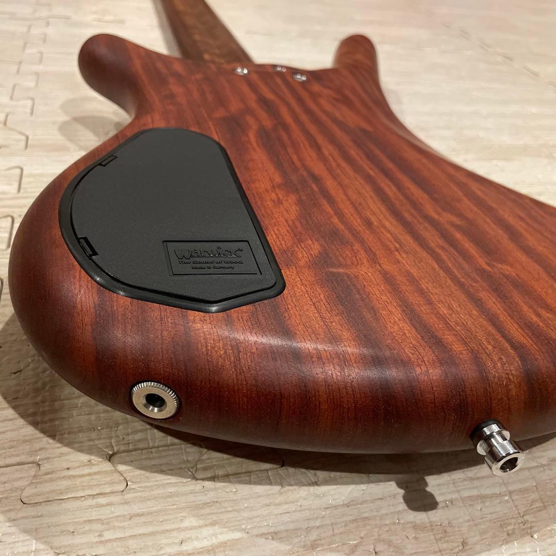 Warwick Corvette Standardドイツ製6弦ベース ボルトオン