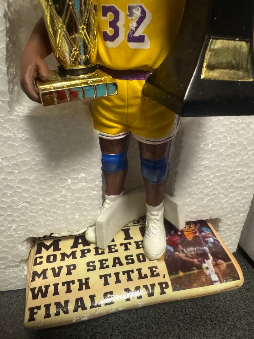 ロサンゼルス・レイカーズ フィギュア マジック・ジョンソン32番