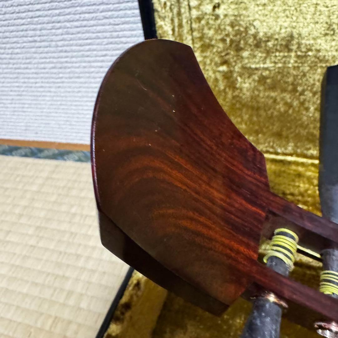 三味線　中棹　東さわり　紅木　1本溝　糸まき　素六　破れ有り　ハードケース付き