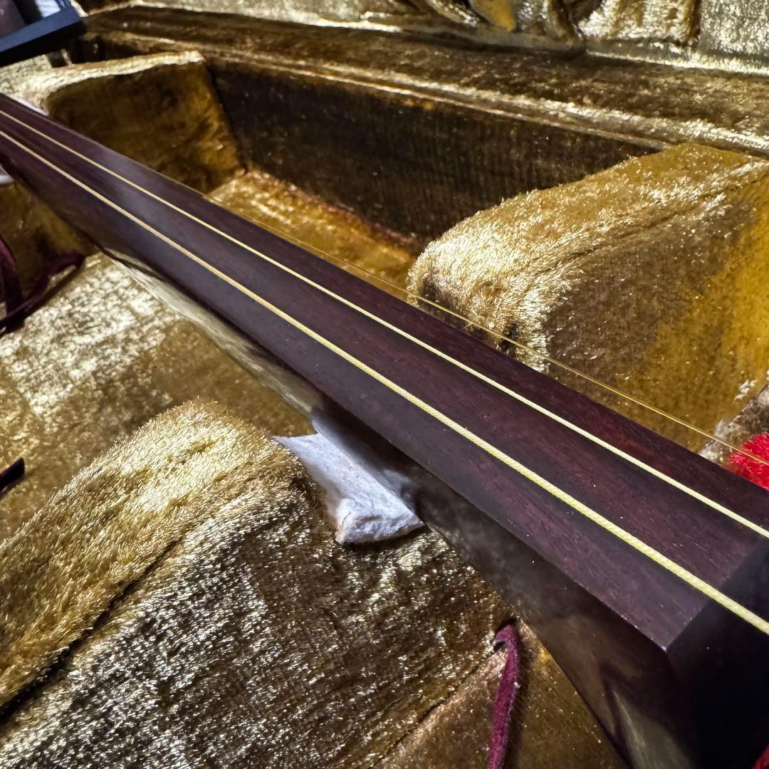三味線　中棹　東さわり　紅木　1本溝　糸まき　素六　破れ有り　ハードケース付き